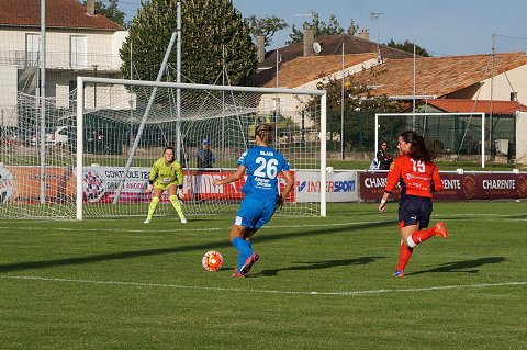 Allison Blais devance Salomé Alberbide au Stade Léo-Lagrange de Soyaux