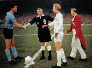 Charly Hurley et Denis Law